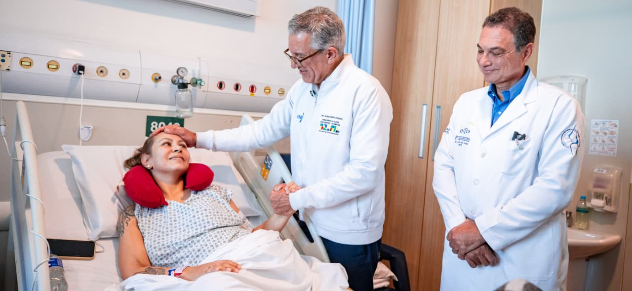 Além de conferir de perto os atendimentos restabelecidos em função do Plano de Reestruturação dos Hospitais Federais, ministro Padilha visitou paciente atendida no maior mutirão da história do SUS, realizado exclusivamente para mulheres