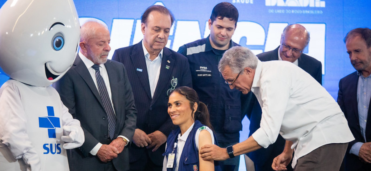 Saúde inicia vacinação de 1,2 milhão de profissionais contra a dengue