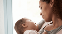 Aleitamento materno beneficia mãe e bebê