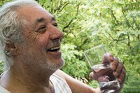 Idosos precisam ter ainda mais atenção com a hidratação