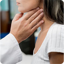 Médico atendendo paciente