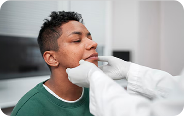 Médico atendendo paciente