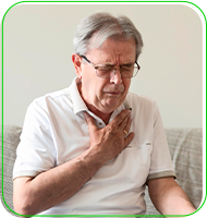 Homem idoso tossindo