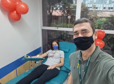 Claudio Almeida, coordenador CGTRAF com a família na campanha de doação de sangue.jfif