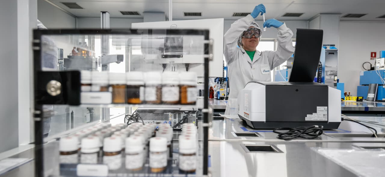 Saúde visita ampliação da fábrica da Novamed, do Grupo EMS