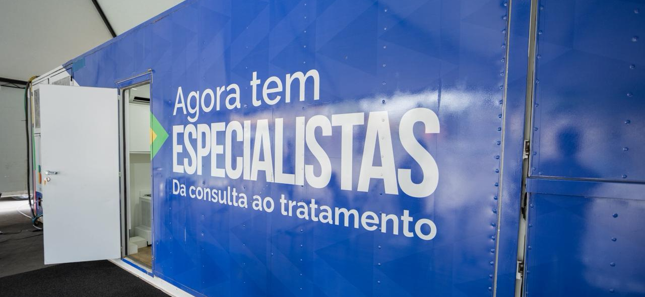 Saúde leva unidades móveis para atender áreas afetadas em MG