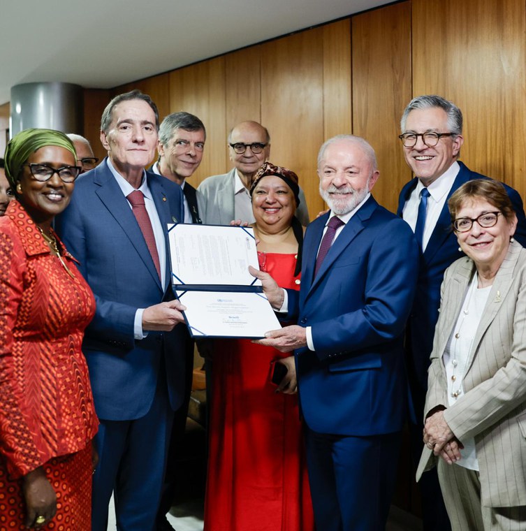 Brasil recebe certificação por eliminar transmissão vertical