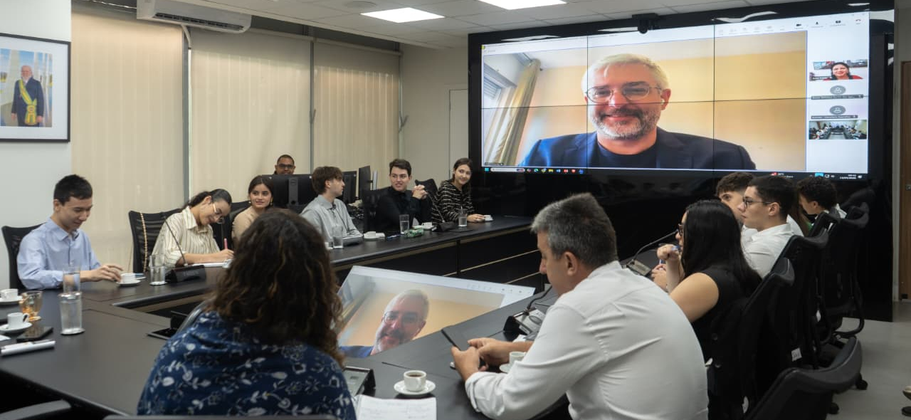 Estudantes participam de imersão federal em gestão do SUS no Ministério da Saúde