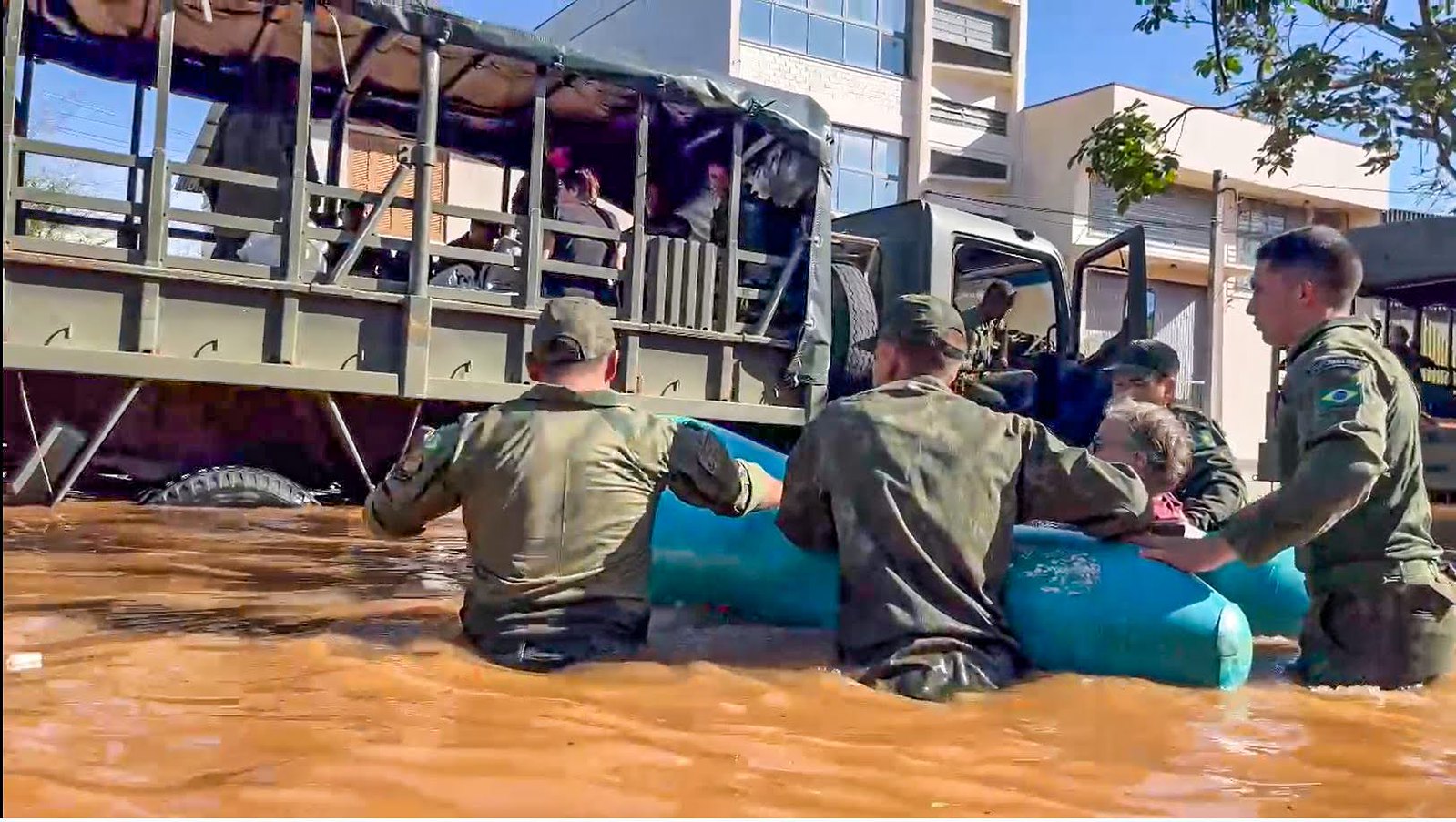 UAE Informs Lula of Three Cargo Planes with Donations for RS