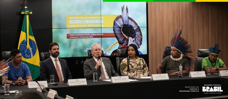 El ministro de Justicia de Brasil firma las ordenanzas de demarcación ...