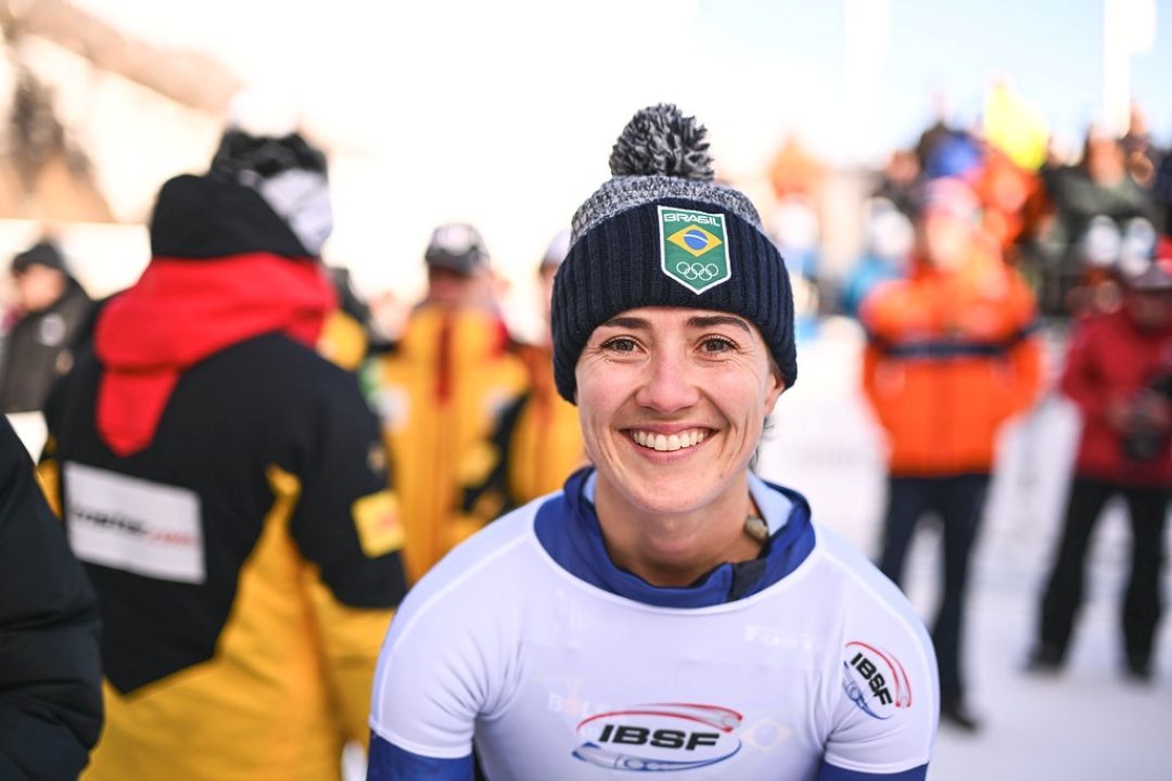 Nicole Silveira, quarta colocada no último Mundial de skeleton e principal referência da modalidade no país, será uma das porta-bandeiras da delegação brasileira nos desfiles de abertura. Foto: COB/Divulgação