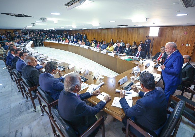 Na primeira reunião com ministros, Lula reafirma prioridades no social e pede muito trabalho de todos