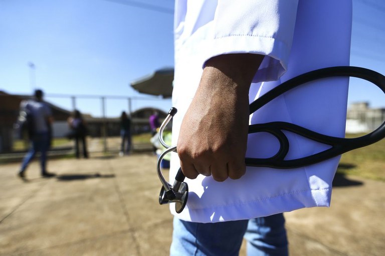 Médicos participam de prova do Revalida