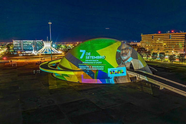 230903 - Foto com drone do Museu Nacional da República