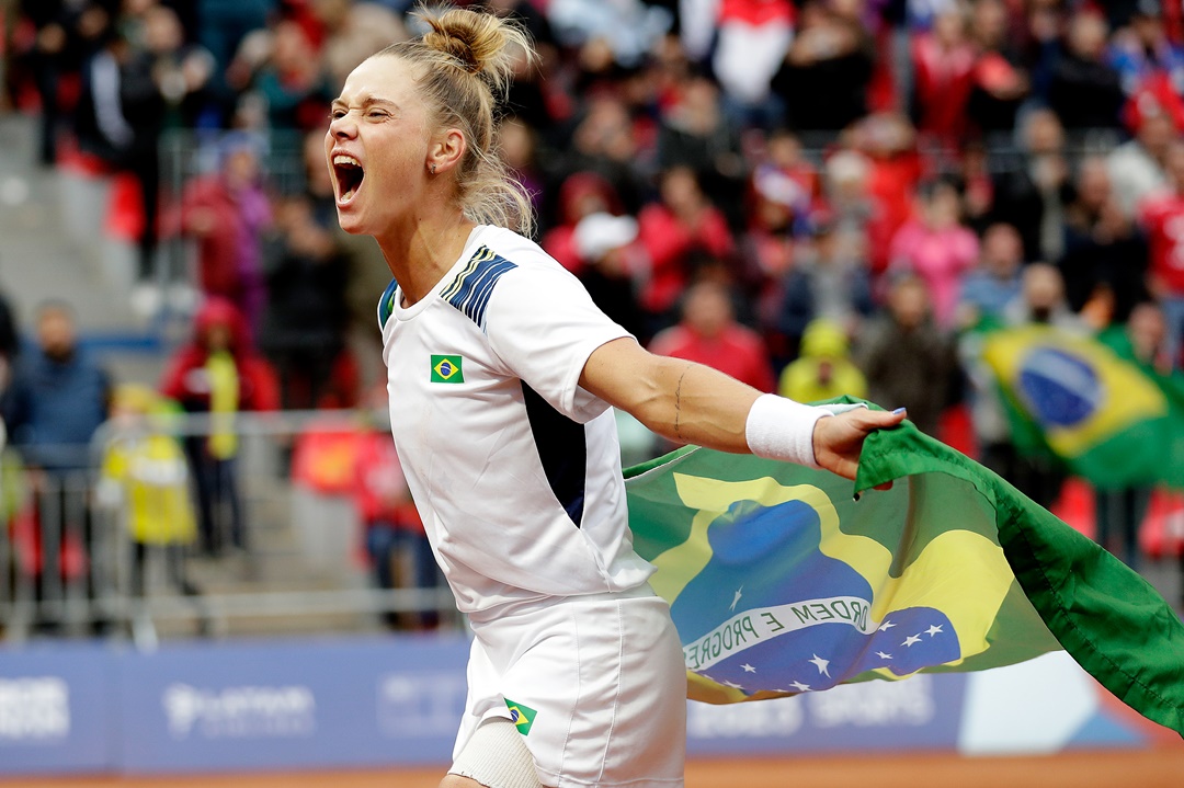 Laura Pigossi: ouro no individual e na dupla, ao lado de Luisa Stefani. Foto: Alexandre Loureiro / COB