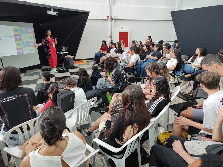 Oficina sobre Educação Midiática