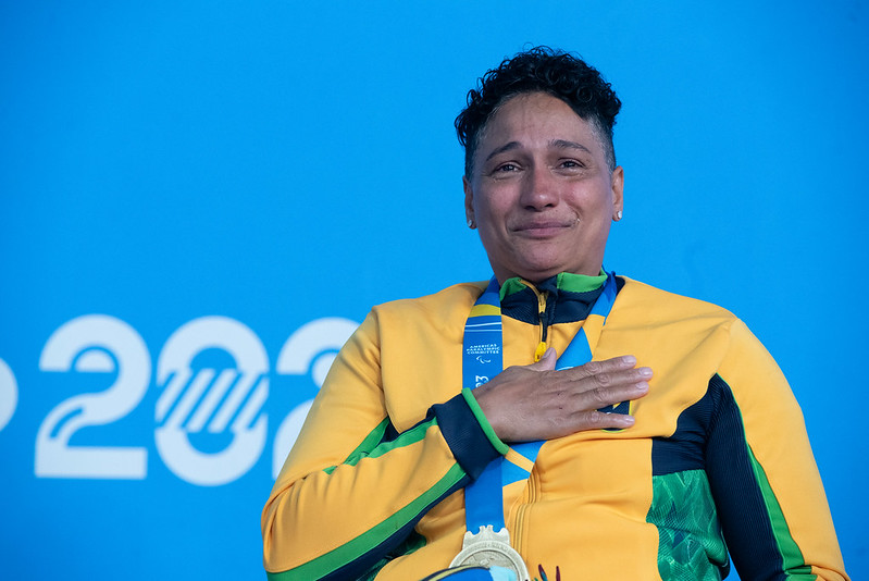A emoção de Patrícia Pereira, que conquistou a primeira medalha brasileira no Parapan de Santiago ao vencer os 50m costas SB3. Foto: Saulo Cruz/CPB