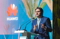 Juscelino Filho anuncia a elaboração de projeto para taxar big techs e financiar inclusão