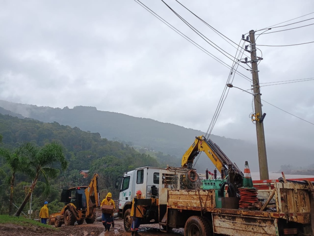Quatro mil profissionais atuam diretamente no restabelecimento de energia no estado. Foto/ MME / Divulgação