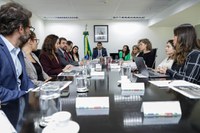 Tragédia no RS: Governo pede apoio das plataformas no enfrentamento às fake news e propõe intensificação dos esforços