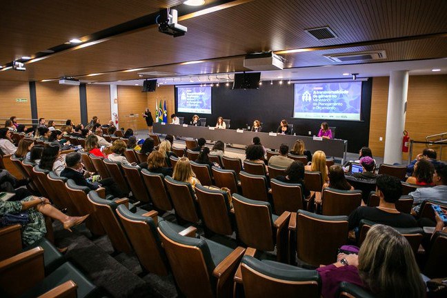 Com lançamento de dois guias e um relatório, MPO fomenta debate sobre orçamentação sensível a gênero no Brasil