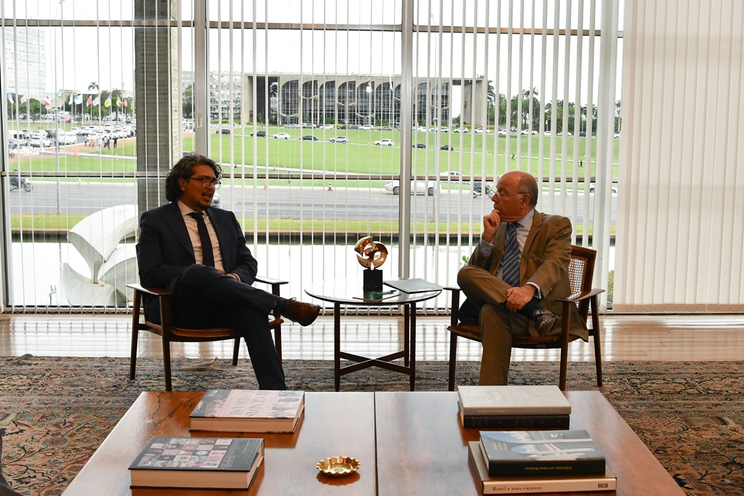 O ministro Mauro Vieira (Relações Exteriores) com Pedro Vaca, da OEA. Foto: Carlos Cruz/MRE