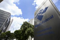 Receita Federal doa 19 mil mochilas apreendidas para escolas e creches da Bahia