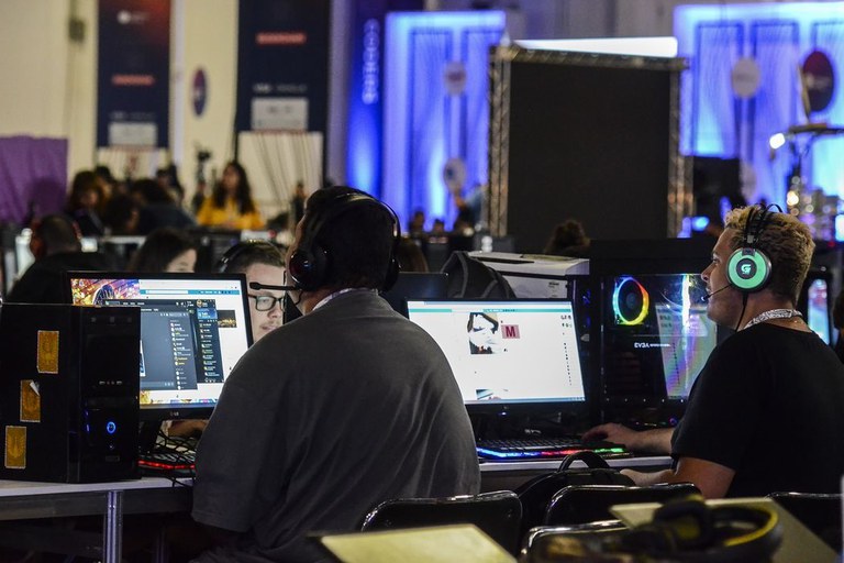 Telecomunicações e serviços de TI