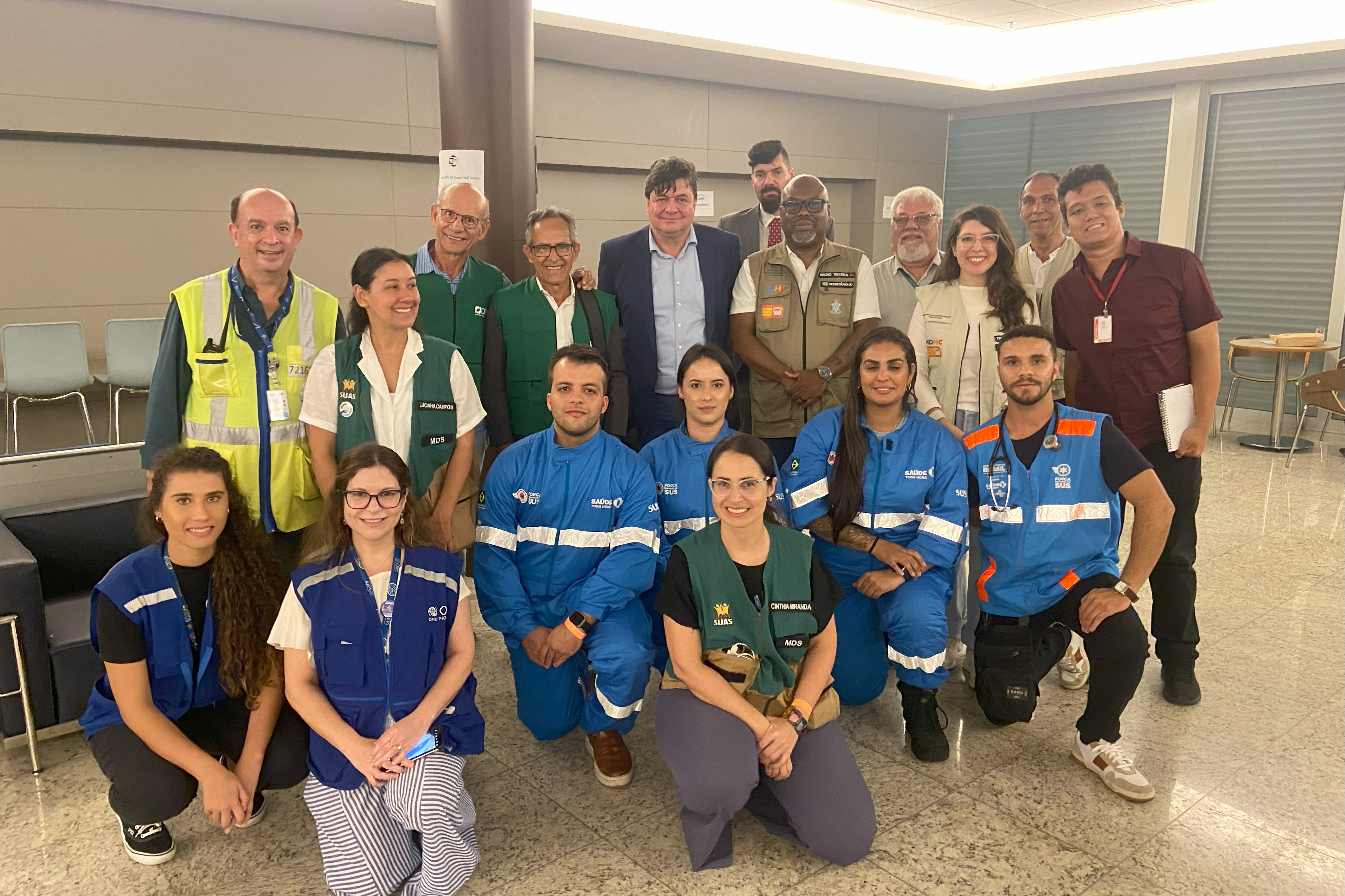 Na capital mineira, o grupo foi recepcionado por uma equipe na sala de autoridades do Aeroporto Internacional de Belo Horizonte, transformada, excepcionalmente, em Posto de Acolhimento aos Repatriados