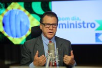 “É uma necessidade”, diz Luiz Marinho sobre igualdade salarial entre homens e mulheres