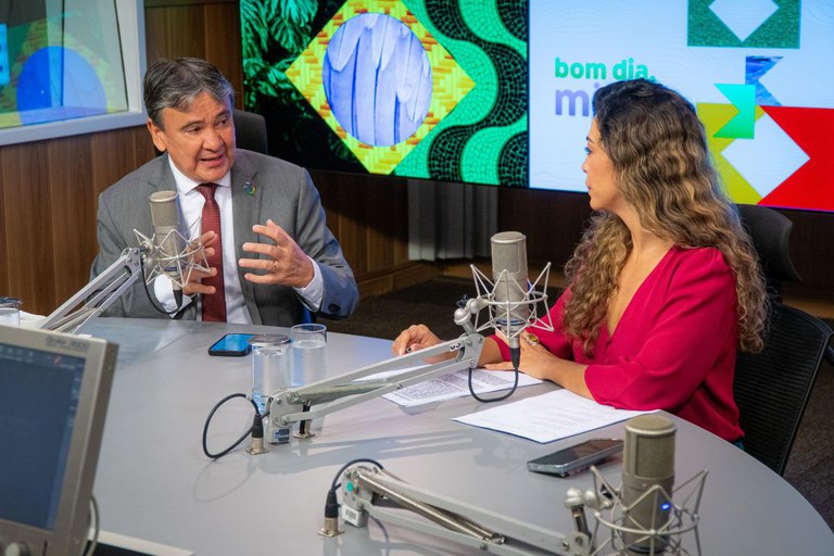 Dias celebra quase 100 mil contratos no “Acredita no Primeiro Passo”