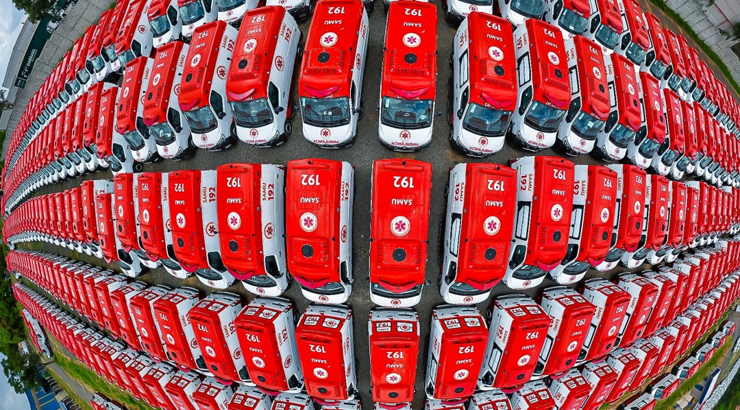 Desde o início de 2023, 2.222 novas ambulâncias do SAMU foram entregues, fortalecendo o atendimento de emergência no país