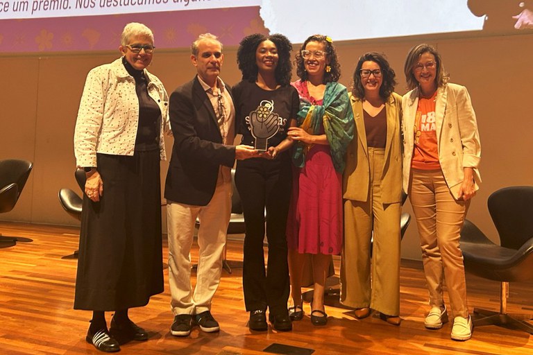 Prêmio Neide Castanha.jpg