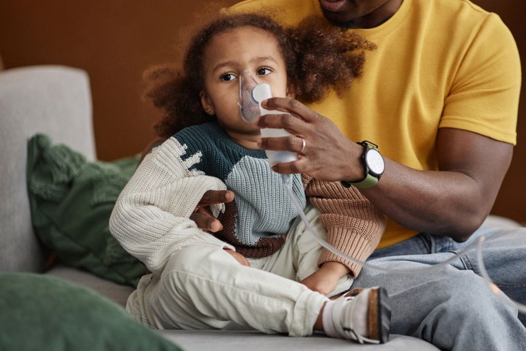 Governo libera R$ 100 milhões para reforçar atendimento a crianças com vírus respiratórios no SUS