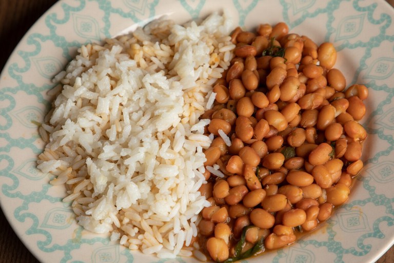 15 capitais brasileiras registram queda no custo da cesta básica de alimentos no mês de julho