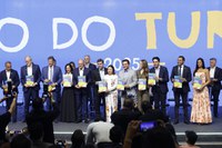 Governo Federal entrega Plano Brasis aos 26 estados e DF na abertura do Salão Nacional do Turismo