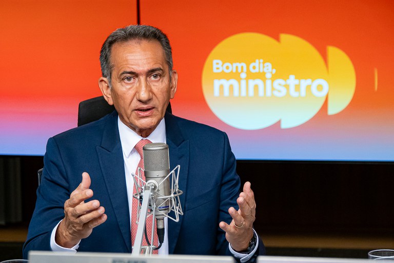 Waldez Góes celebra nova rota marítima que liga China ao Porto do Amapá