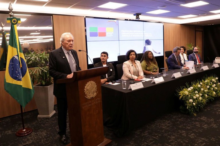 Governo do Brasil anuncia novos atos para proteção dos direitos de crianças e adolescentes