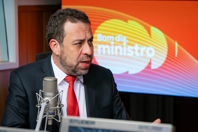 Boulos sobre isenção do IR: “É um marco histórico. O povo no Orçamento e o rico no Imposto de Renda”