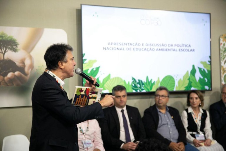 Brasil apresenta a Política de Educação Ambiental Escolar na COP30