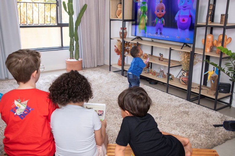 Nova faixa etária de classificação indicativa amplia proteção a crianças na primeira infância