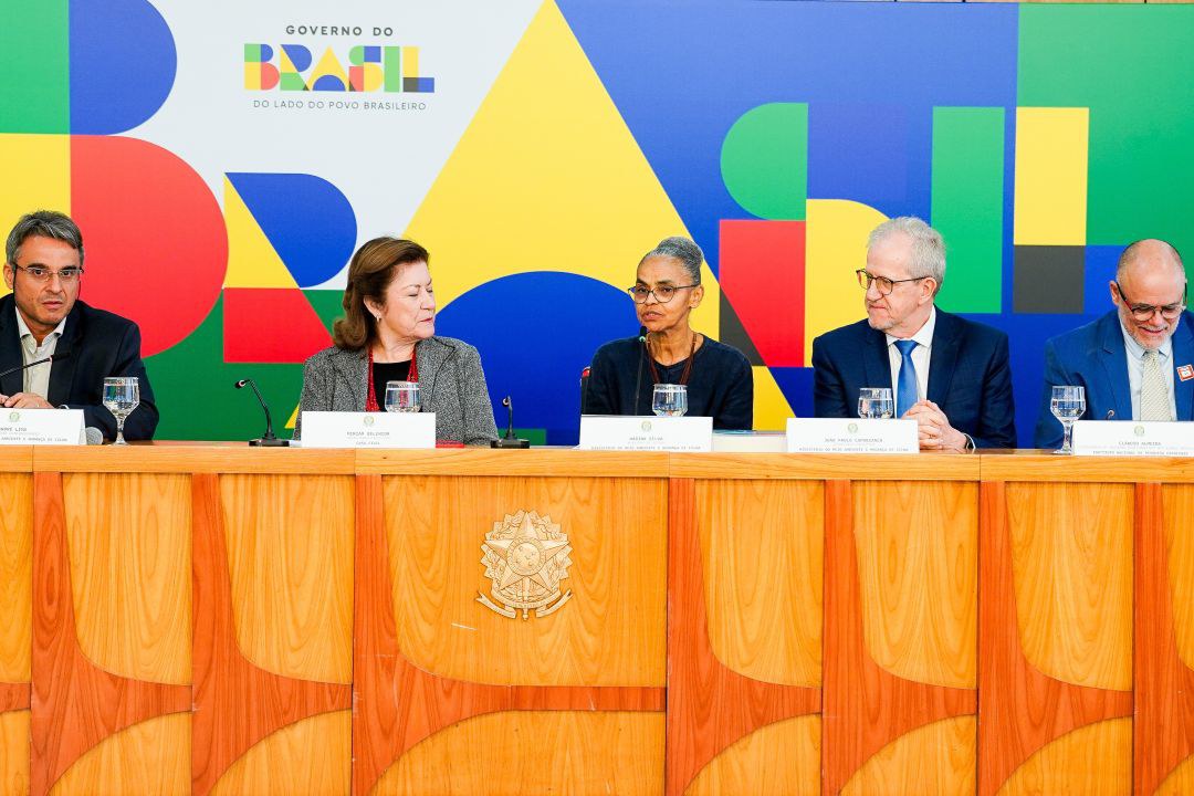 Dados divulgados nesta quinta-feira (12/2) também apontam redução de 6% no Cerrado. Números refletem esforços do Governo do Brasil de zerar o desmatamento no país até 2030 e foram apresentados após reunião da Comissão Interministerial Permanente de Prevenção e Combate ao Desmatamento