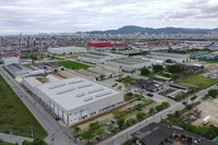 Maior fábrica de sistemas de armazenamento de energia elétrica do Brasil recebe investimento de R$ 280 milhões do BNDES