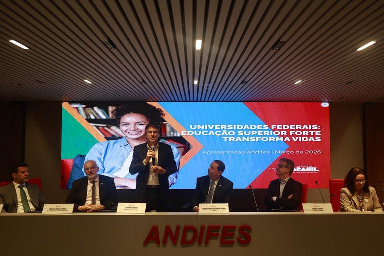 Governo anuncia repasse de R$ 400 milhões a universidades federais e autoriza funcionamento de 38 novos campi de IFs