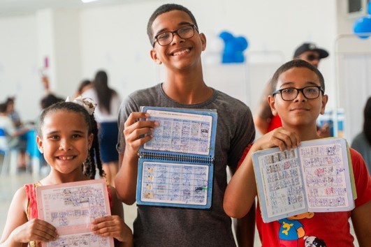 Governo do Brasil inicia vacinação nas escolas para atualizar caderneta de 27 milhões de estudantes