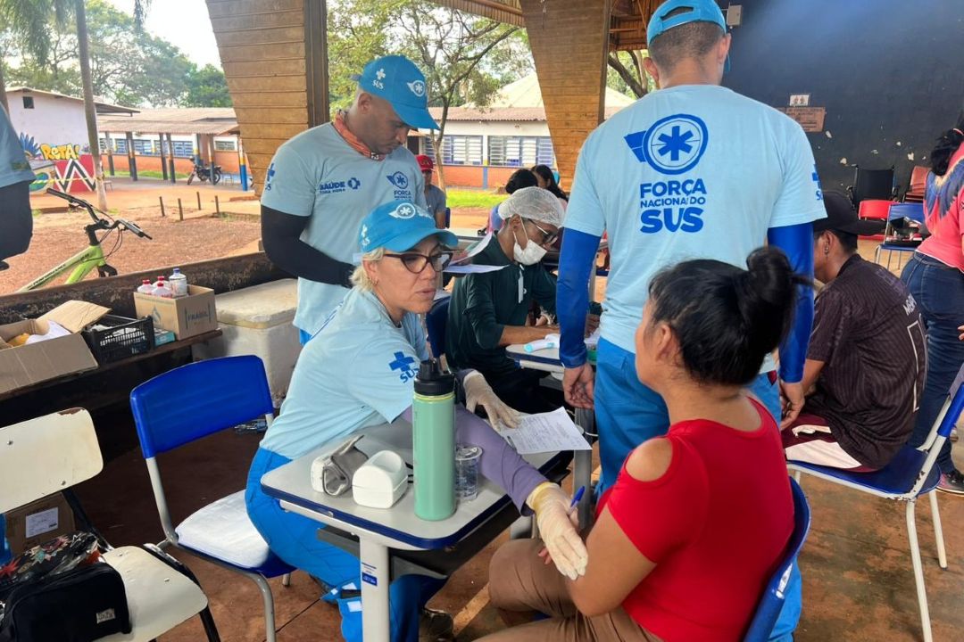 A Força Nacional do SUS mobilizou 40 profissionais, sendo 26 atualmente em atuação direta, e já realizou 1.288 atendimentos clínicos, 81 remoções para média e alta complexidade e 225 visitas domiciliares