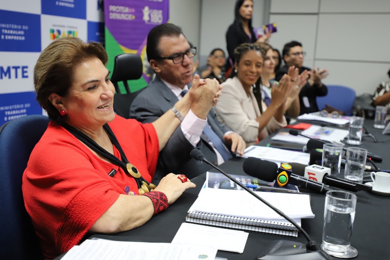 Relatório de Transparência Salarial: emprego formal de mulheres negras cresce 29% em 2025, em relação a 2023