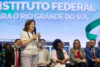 “O que estamos assinando hoje prepara o Rio Grande do Sul para o futuro”, afirma Miriam Belchior em agenda de reconstrução do estado