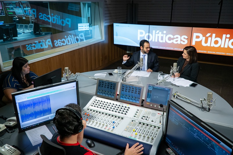 Paulo Pereira destaca medidas para ampliar acesso ao crédito a micro e pequenas empresas e reduzir o endividamento