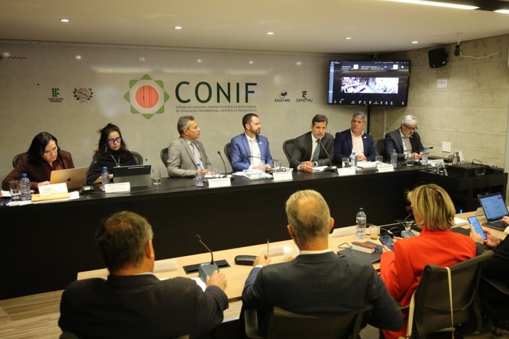 Durante reunião do Conselho Nacional das Instituições da Rede Federal de Educação Profissional, Científica e Tecnológica, ministro da Educação, Leonardo Barchini, anunciou os editais que deverão ser publicados na próxima semana